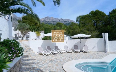 Уютная вилла с прекрасным видом на море и Альтею.